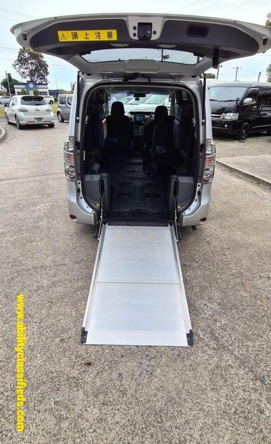 2008 Toyota VOXY wheelchair access van with rear-ramp 