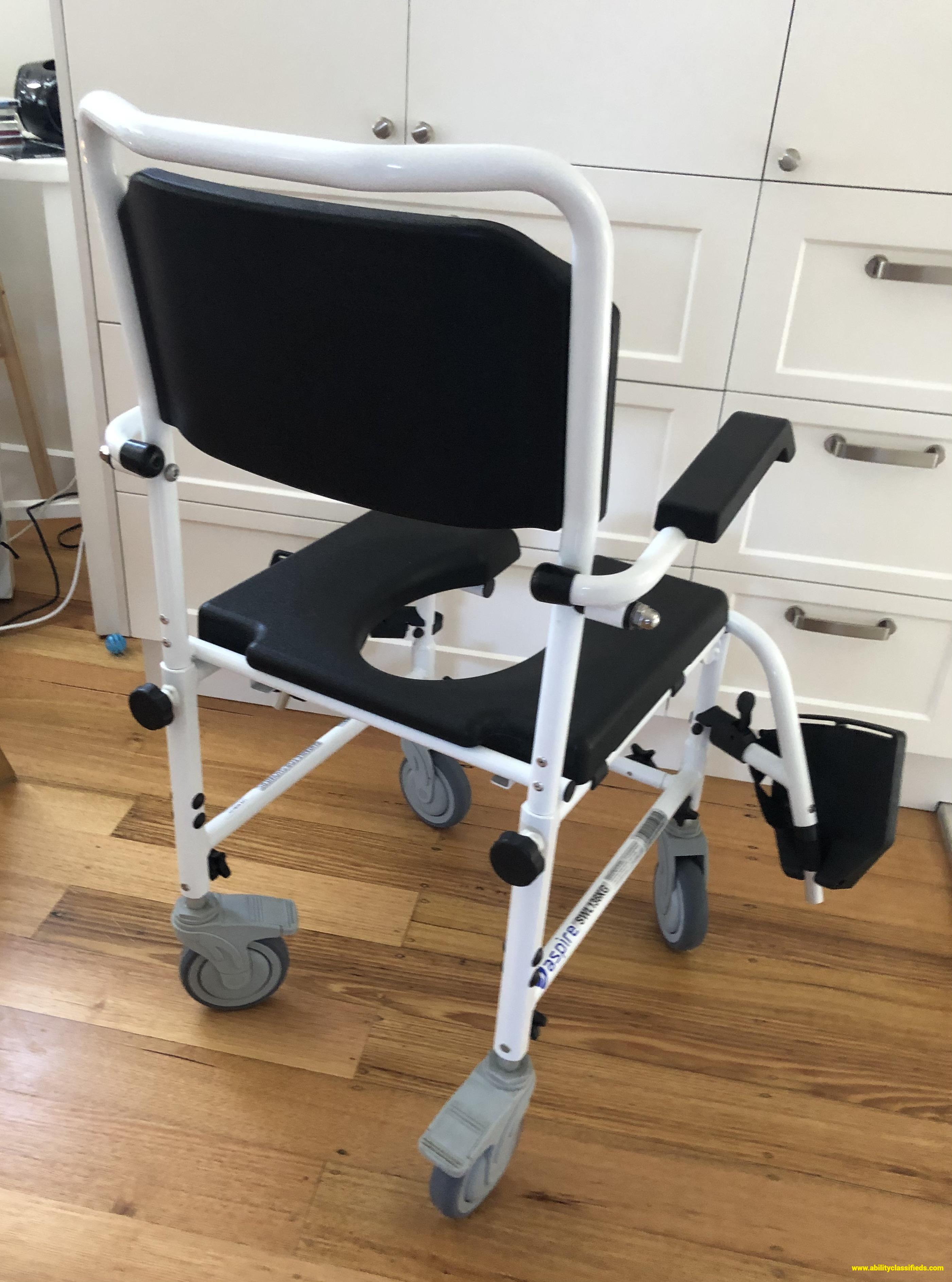 Mobile shower commode
