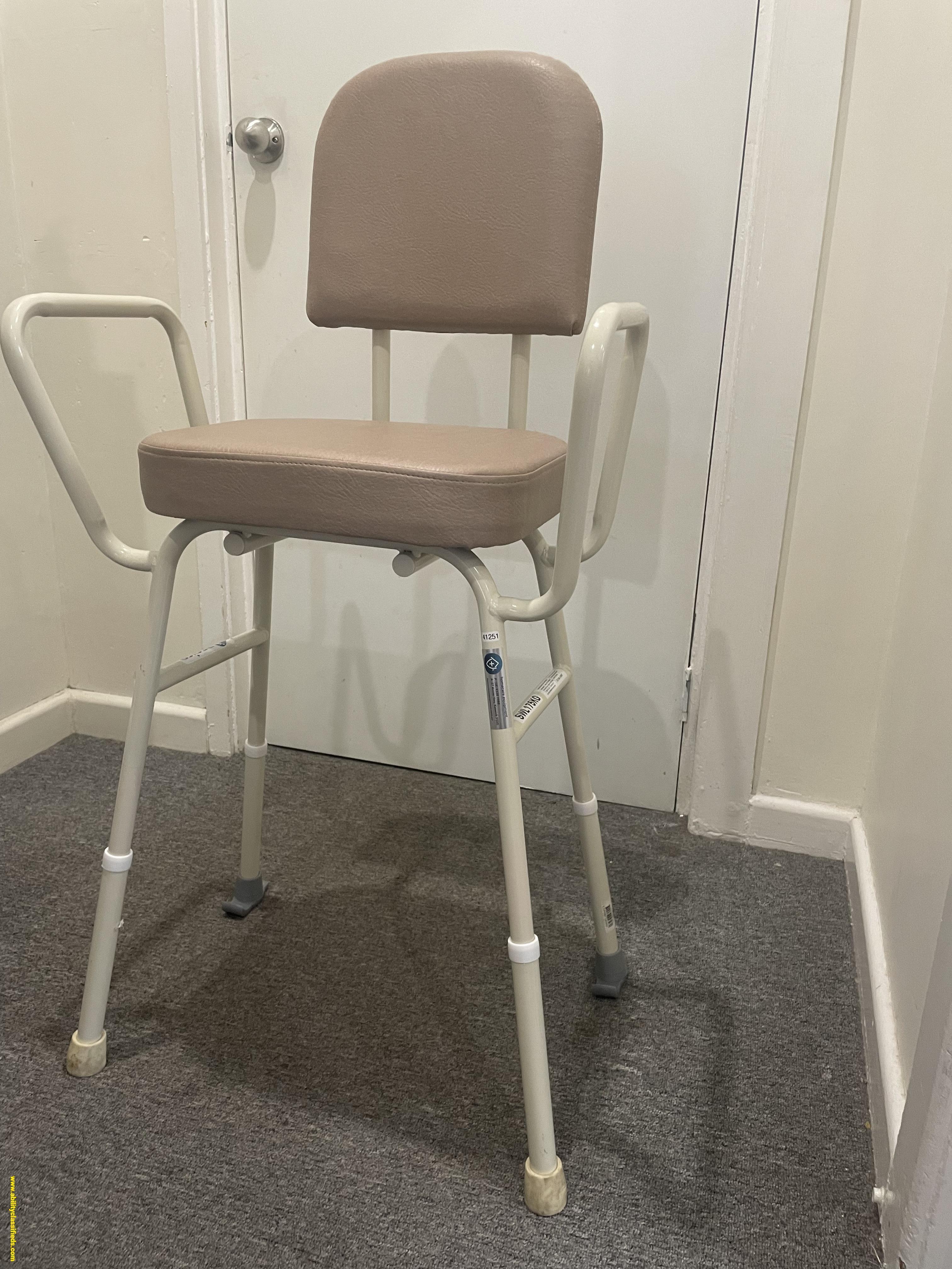 Adjustable Perching Stool with Arms 
