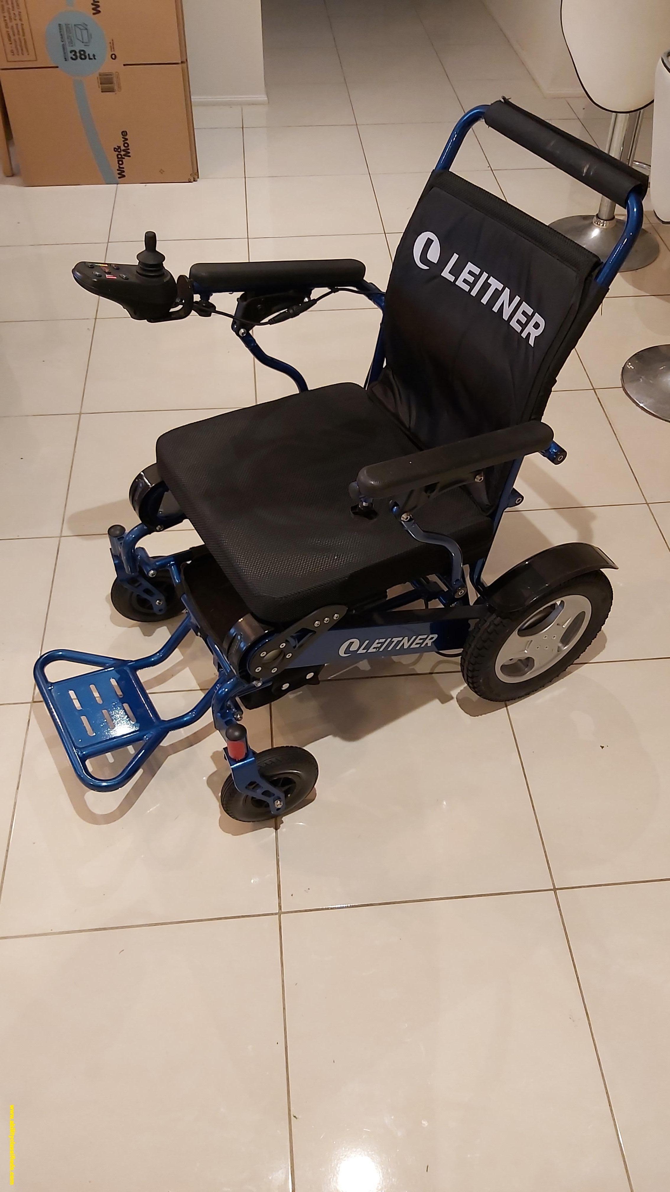 Light weight folding electric wheelchair