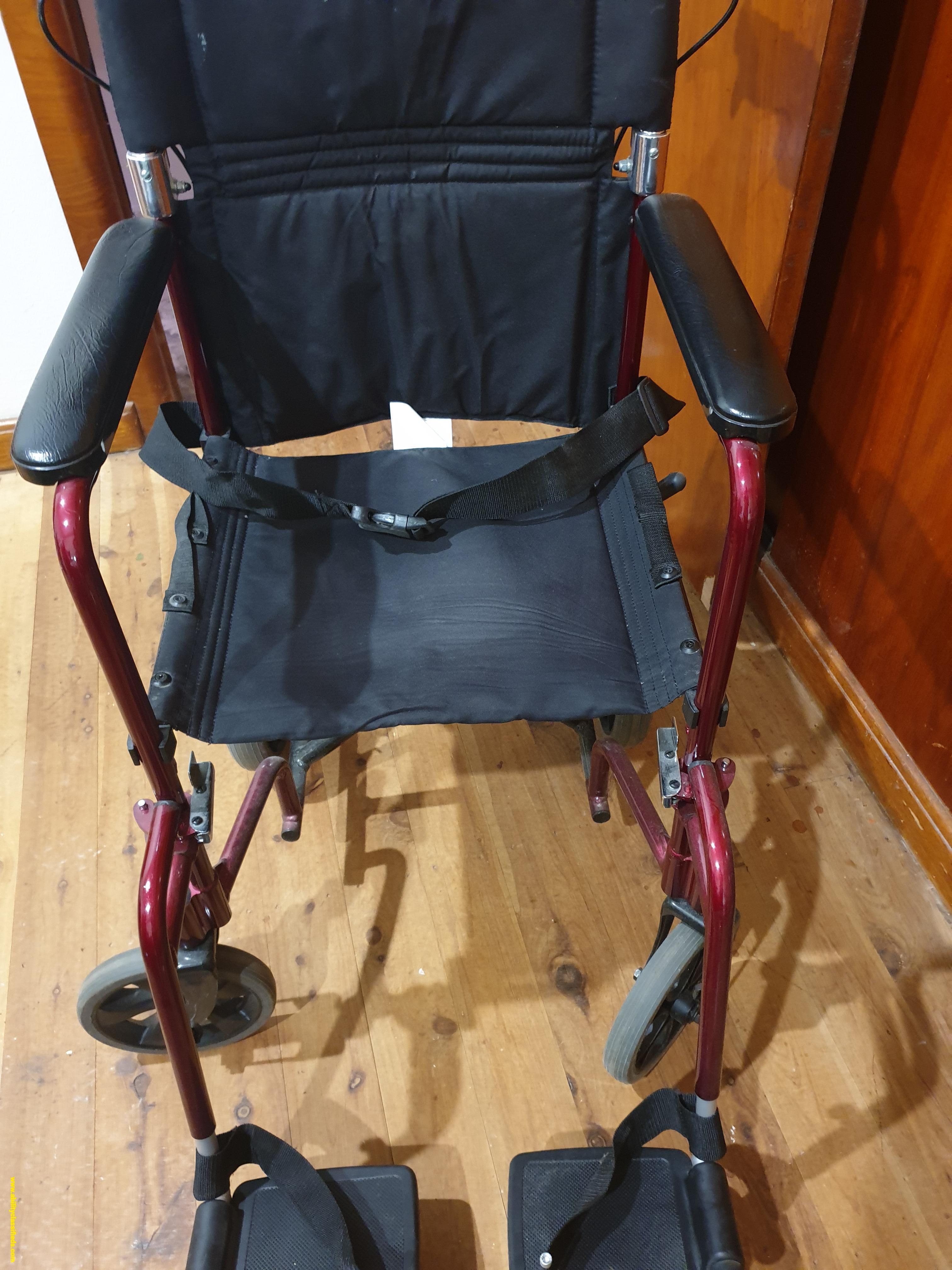 FOLDABLE, COMPACT AND LIGHTWEIGHT WHEELCHAIR
