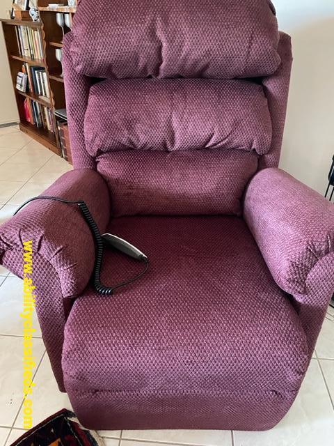 Electric lift chair recliner AS NEW