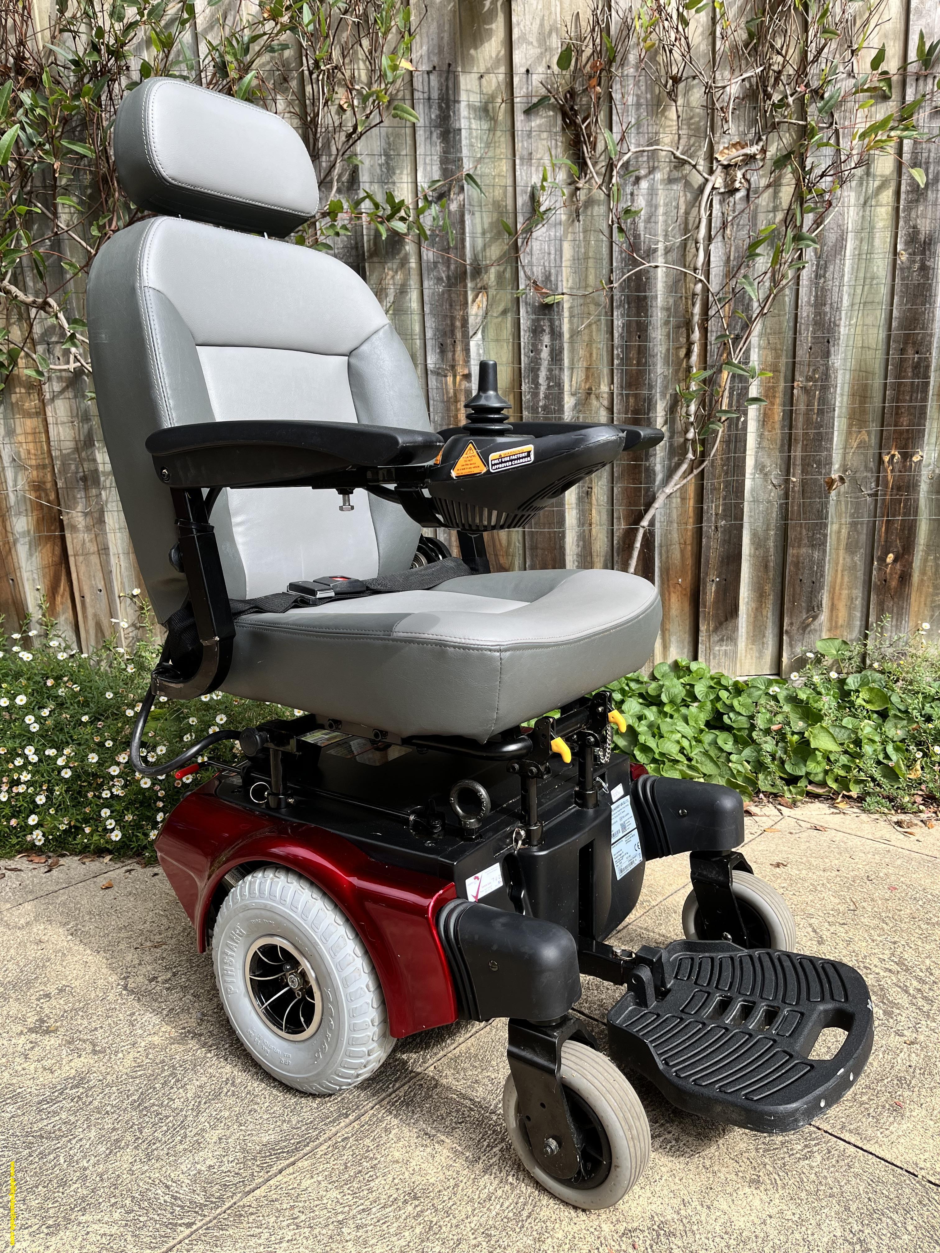 COUGAR 10 mid-wheel powerchair wheelchair