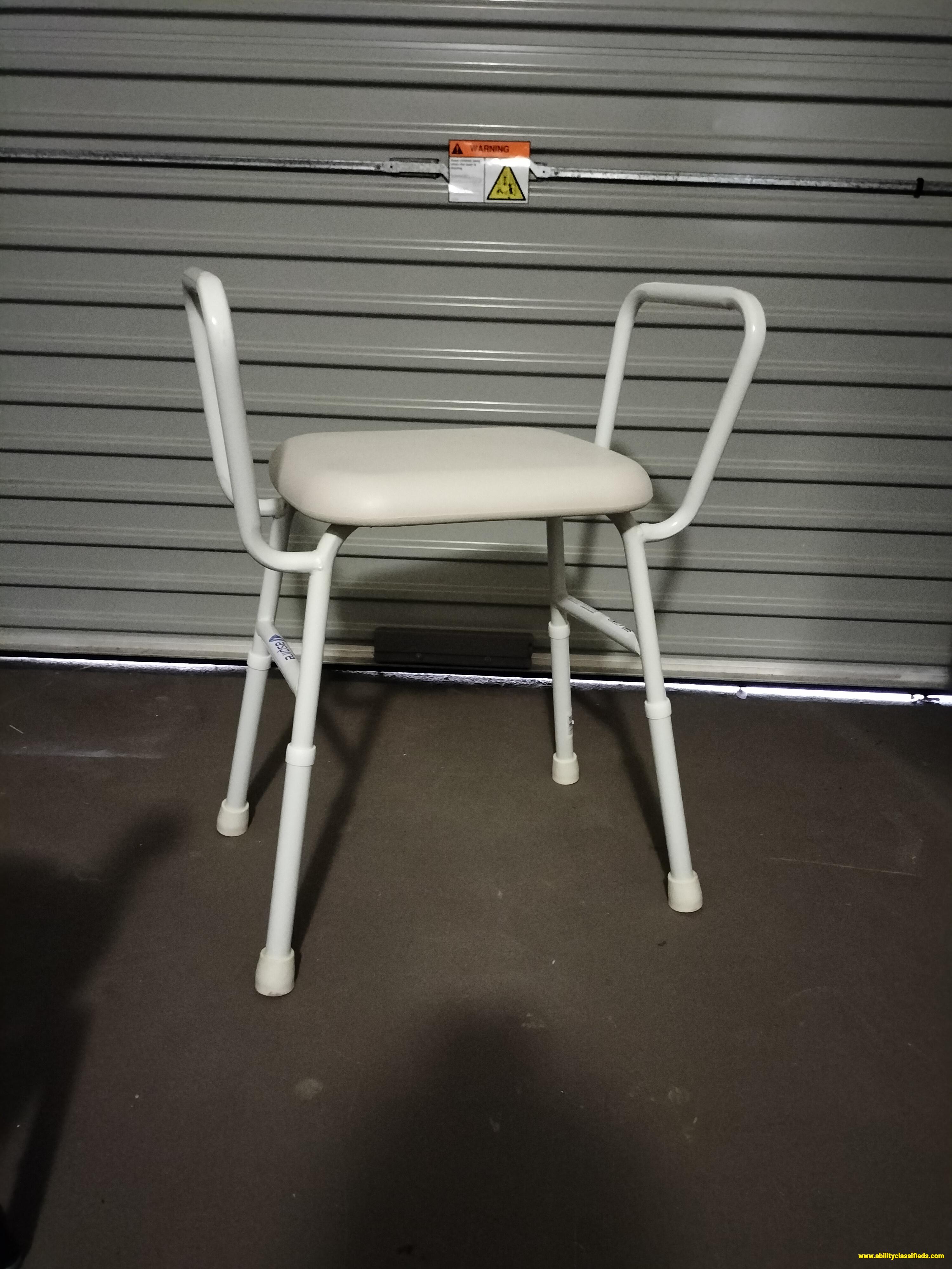 Height adjustable padded shower stool