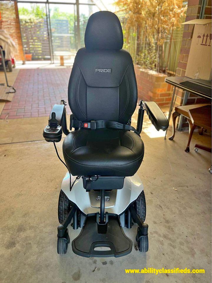 Electric wheelchair (Pride Jazzy)   ♿ 