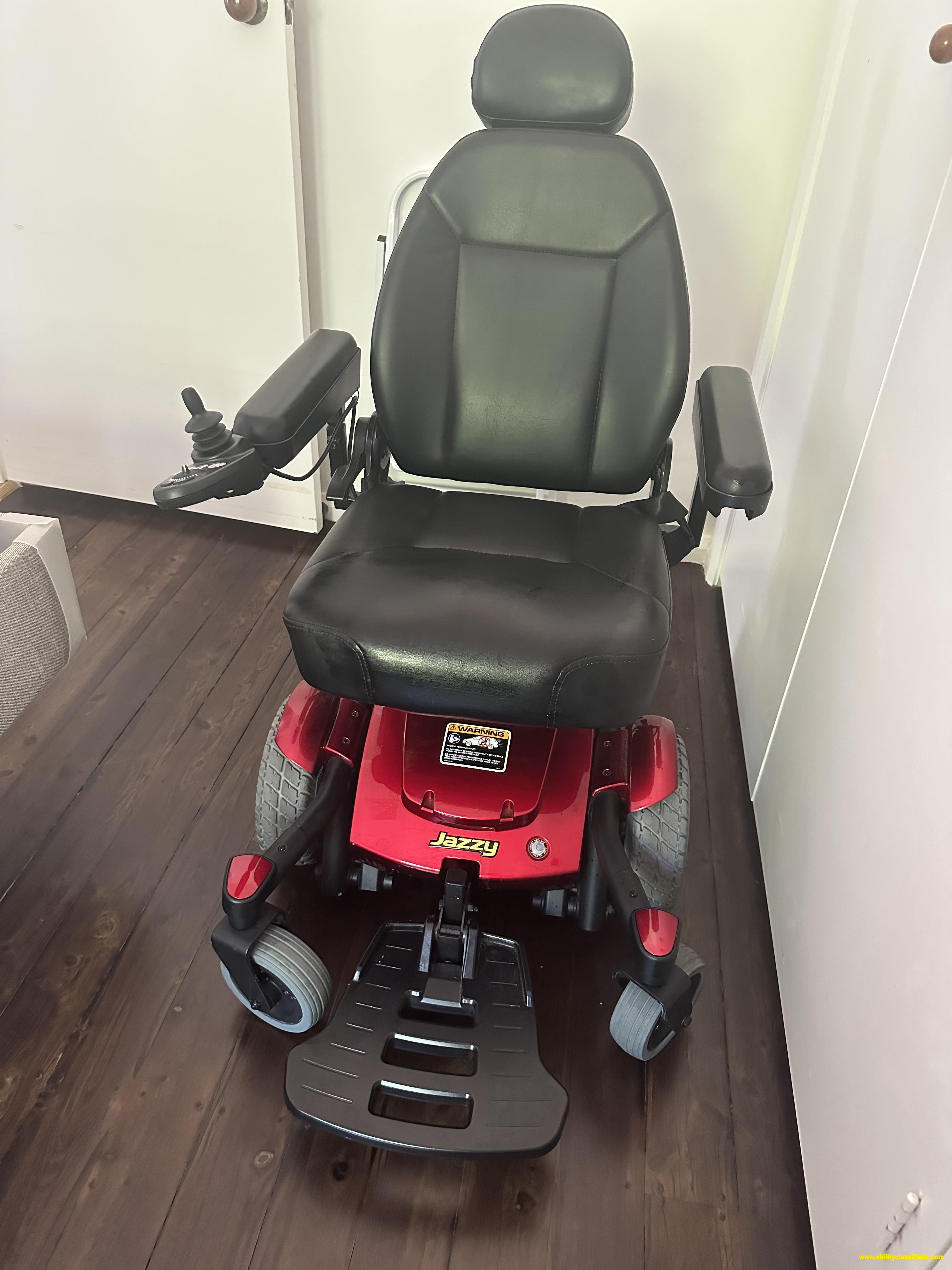 Wheelchair powered Jazzy Select 6
