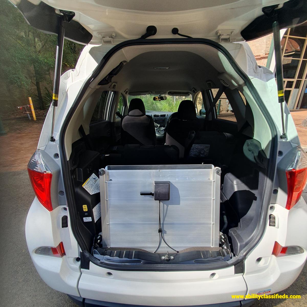 TOYOTA  RACTIS  WHEELCHAIR ACCESSIBLE  2013 MODEL as new ♿
