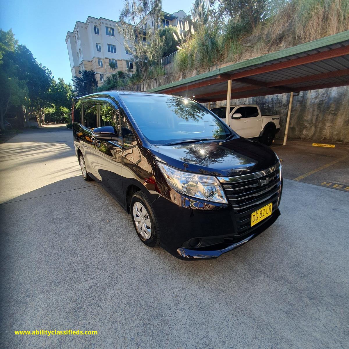 TOYOTA VOXY 2015 MODEL WELLCAB 4WD ♿