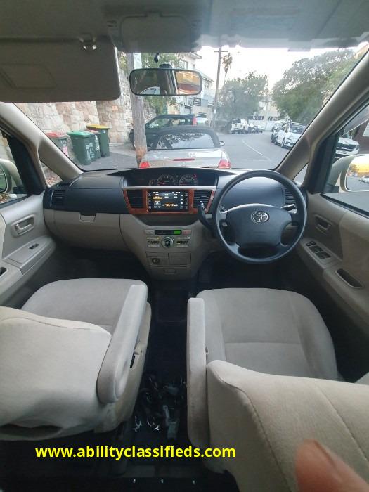 TOYOTA NOAH Wheelchair accessible vehicle - Image 4 of 11