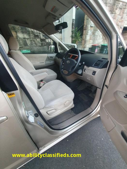 TOYOTA NOAH Wheelchair accessible vehicle - Image 7 of 11