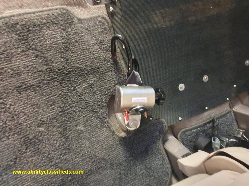 TOYOTA NOAH Wheelchair accessible vehicle - Image 8 of 11