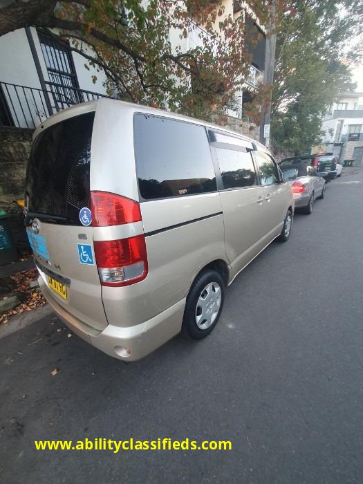 TOYOTA NOAH Wheelchair accessible vehicle - Image 9 of 11