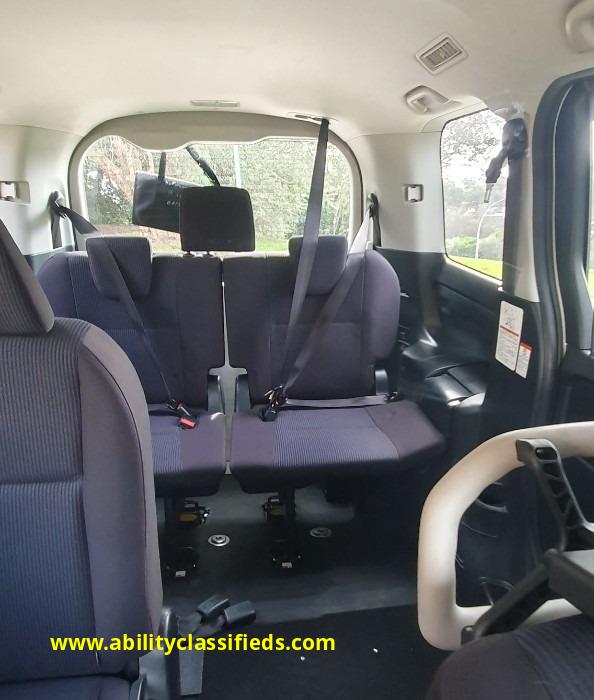 TOYOTA NOAH AUTOMATIC, Factory Built Wheelchair Accessible Vehicle - Image 14 of 18