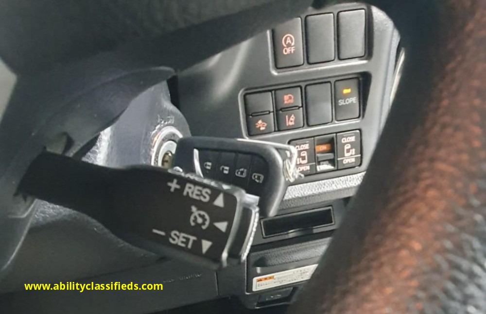 TOYOTA NOAH AUTOMATIC, Factory Built Wheelchair Accessible Vehicle - Image 11 of 18