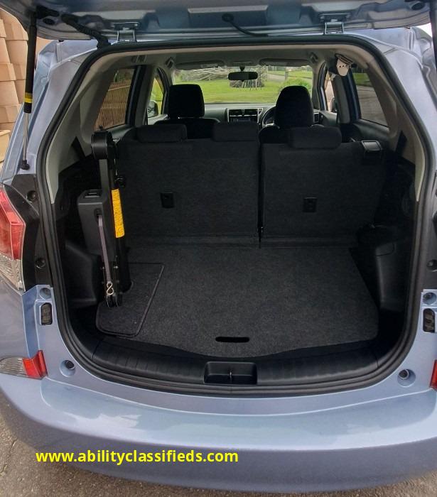 Toyota Ractis with Turney Transfer seat  - Image 7 of 19