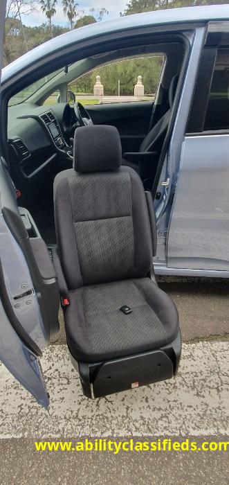 Toyota Ractis with Turney Transfer seat  - Image 8 of 19